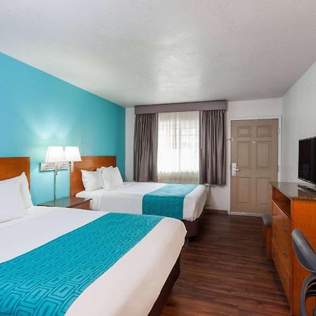 Howard Johnson By Wyndham National City/San Diego South Exterior photo
