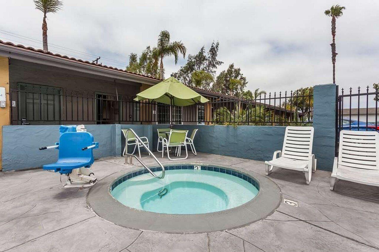 Howard Johnson By Wyndham National City/San Diego South Exterior photo