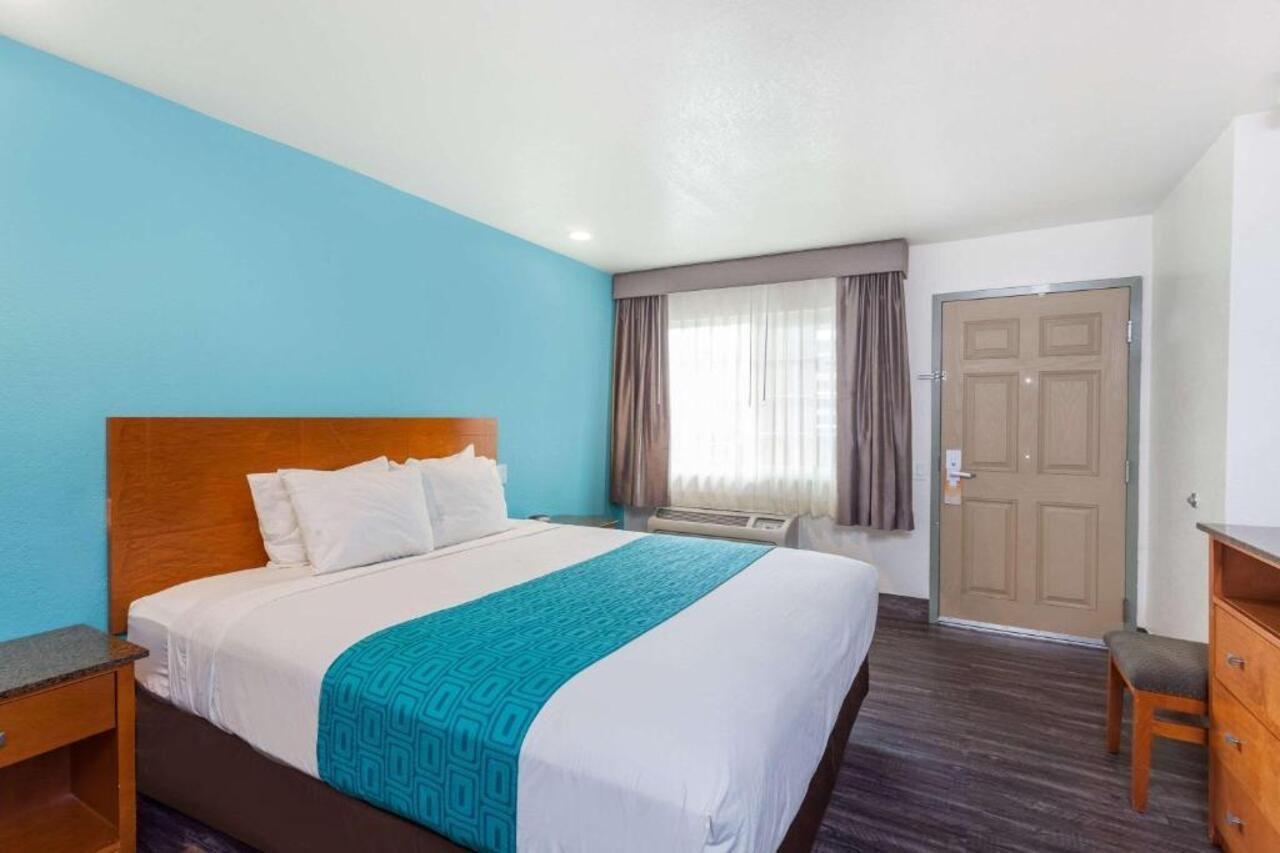 Howard Johnson By Wyndham National City/San Diego South Exterior photo