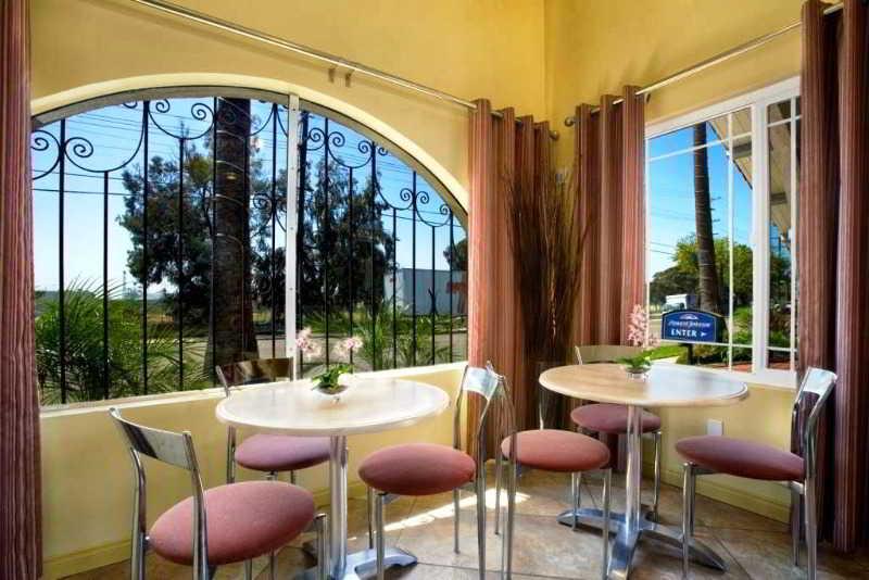 Howard Johnson By Wyndham National City/San Diego South Restaurant photo