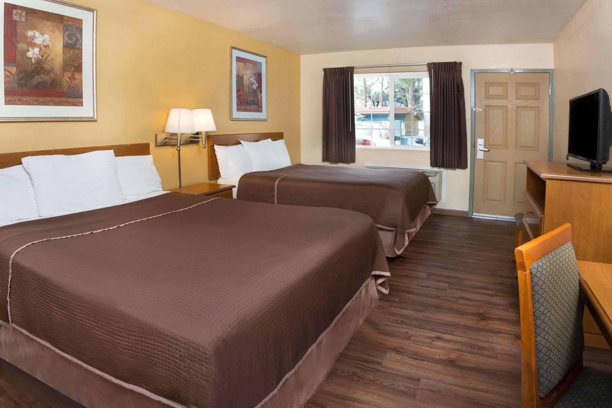 Howard Johnson By Wyndham National City/San Diego South Exterior photo