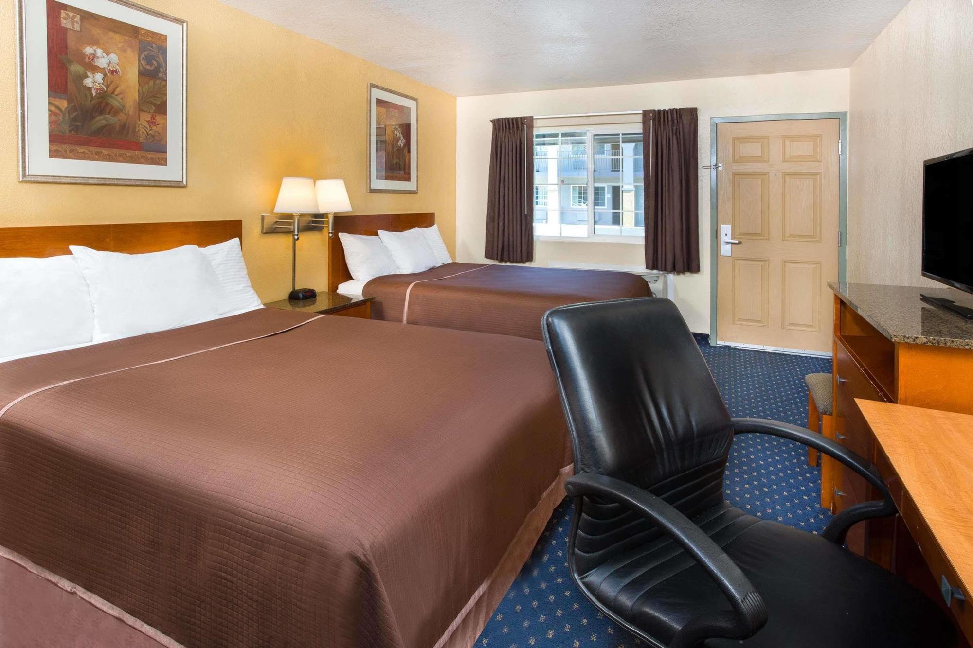 Howard Johnson By Wyndham National City/San Diego South Exterior photo