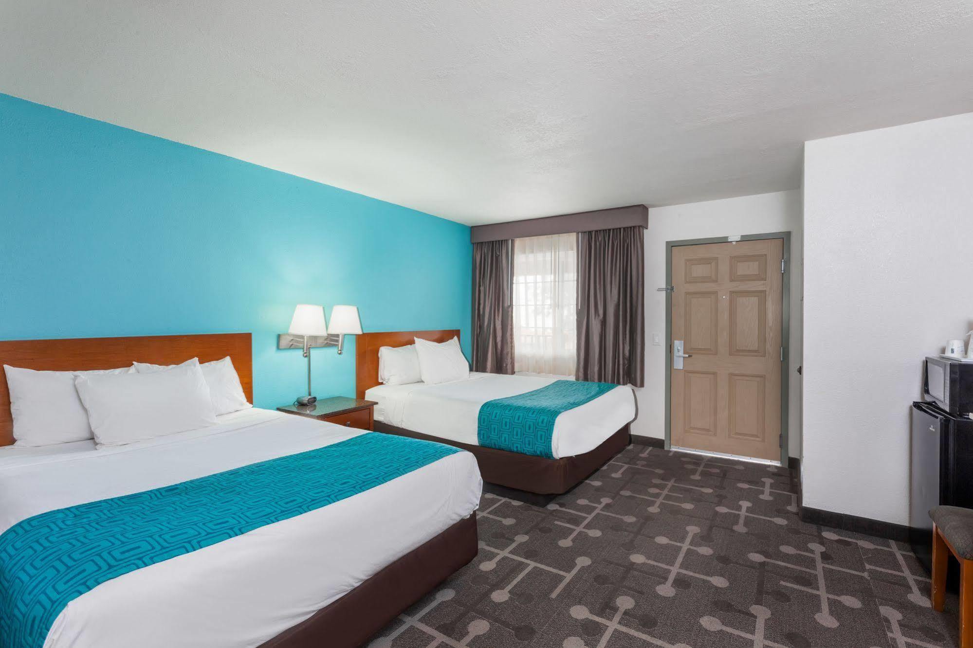 Howard Johnson By Wyndham National City/San Diego South Exterior photo